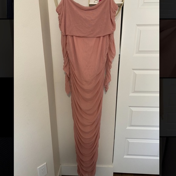 Fashion Nova curve ruched maxi dress - Picture 3 of 4